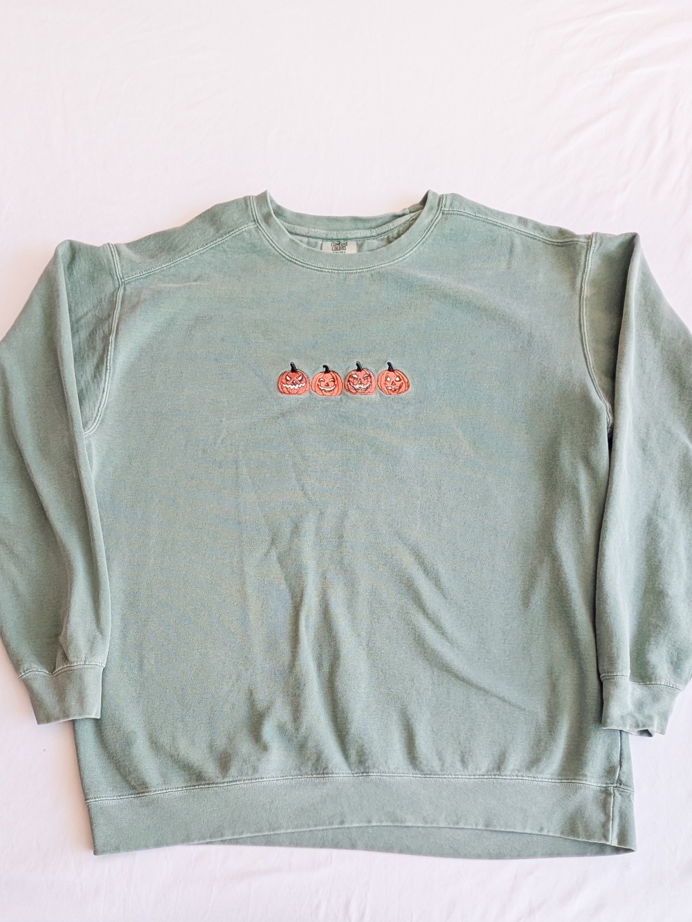 Comfort Colors Embroidered 4 Pumpkins Green Sweatshirt Fall Halloween Lg Festive